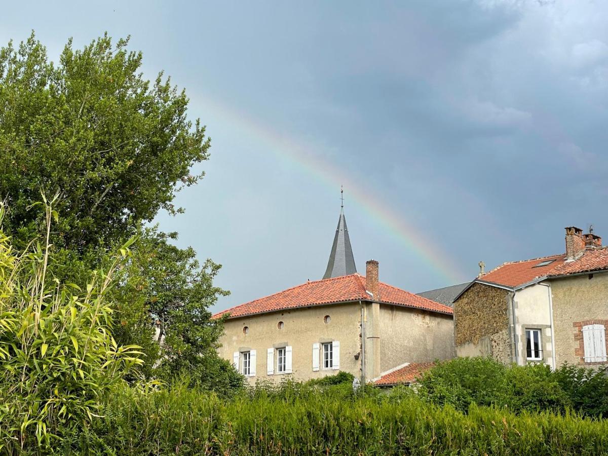 Maison Hirondelles Hotes Mezieres-sur-Issoire ภายนอก รูปภาพ